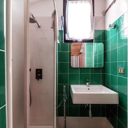 Дом отдыха Varenna Wonders By Quokka 360 - Lakeside With Breathtaking View