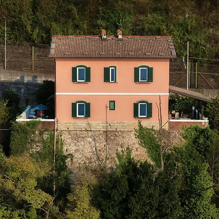 Дом отдыха Varenna Wonders By Quokka 360 - Lakeside With Breathtaking View Fiumelatte